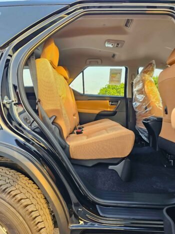 TOYOTA FORTUNER Image 4