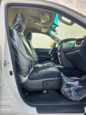 TOYOTA FORTUNER Image 6
