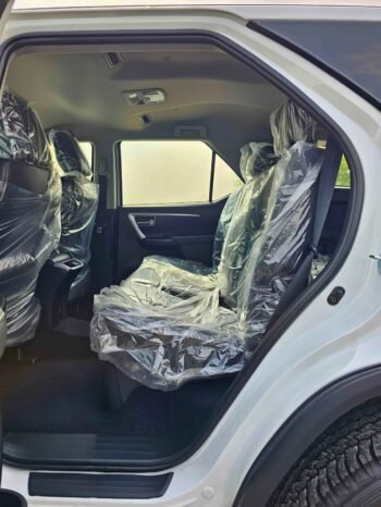 TOYOTA FORTUNER Image 5
