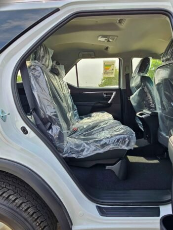 TOYOTA FORTUNER Image 4