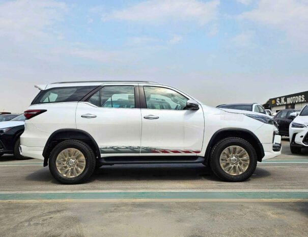 TOYOTA FORTUNER ADVENTURE 2025 PETROL V6 4.0L A/T