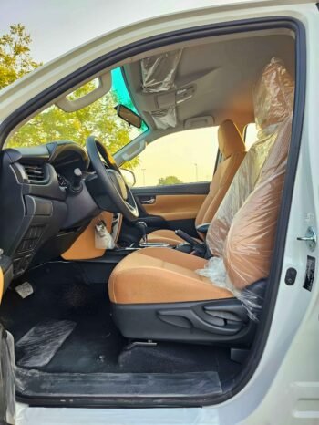 TOYOTA FORTUNER Image 9