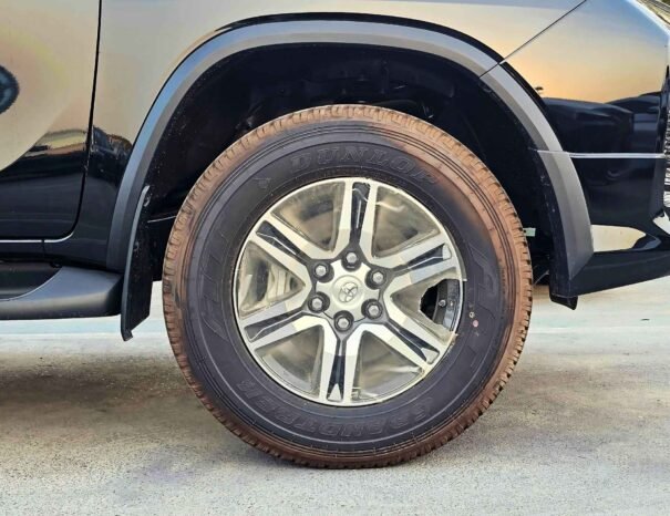 TOYOTA FORTUNER SR5 2025 БЕНЗИНОВЫЙ V4 2.7L A/T