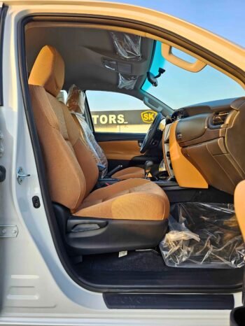TOYOTA FORTUNER Image 8