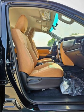 TOYOTA FORTUNER Image 6