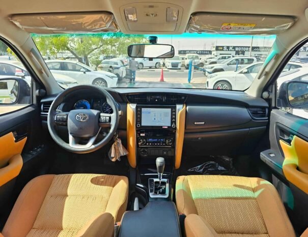 TOYOTA FORTUNER SR5 2025 БЕНЗИНОВЫЙ V4 2.7L A/T