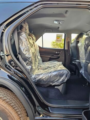 TOYOTA FORTUNER Image 4