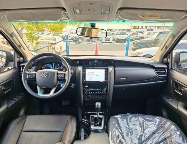 TOYOTA FORTUNER SR5 2025 БЕНЗИНОВЫЙ V4 2.7L A/T