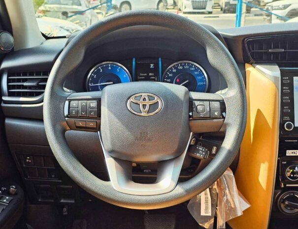 TOYOTA FORTUNER SR5 2025 БЕНЗИНОВЫЙ V4 2.7L A/T