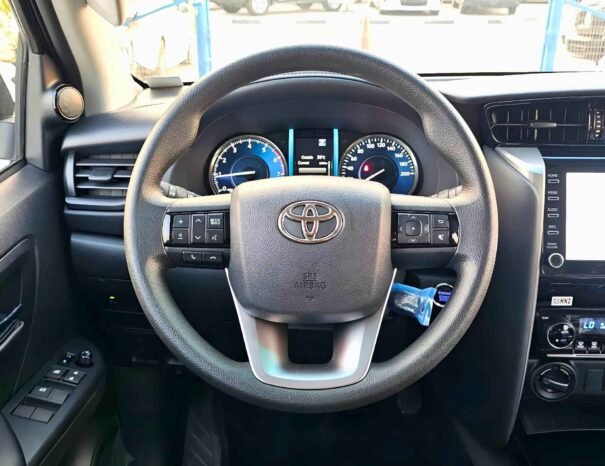 TOYOTA FORTUNER SR5 2025 БЕНЗИНОВЫЙ V4 2.7L A/T