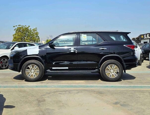 TOYOTA FORTUNER SR5 2025 БЕНЗИНОВЫЙ V4 2.7L A/T