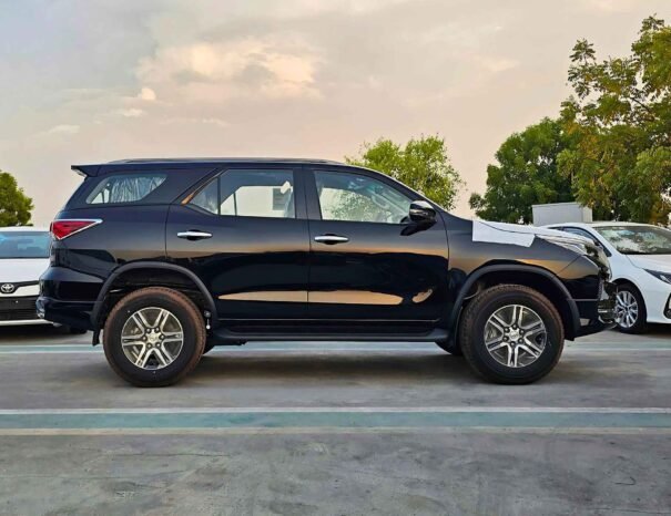 TOYOTA FORTUNER SR5 2025 БЕНЗИНОВЫЙ V4 2.7L A/T
