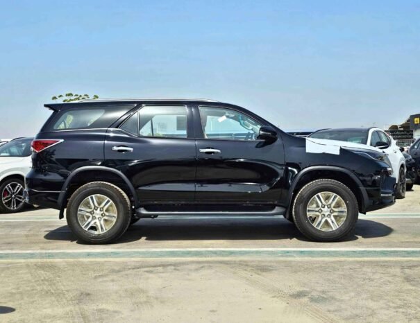 TOYOTA FORTUNER SR5 2025 БЕНЗИНОВЫЙ V4 2.7L A/T
