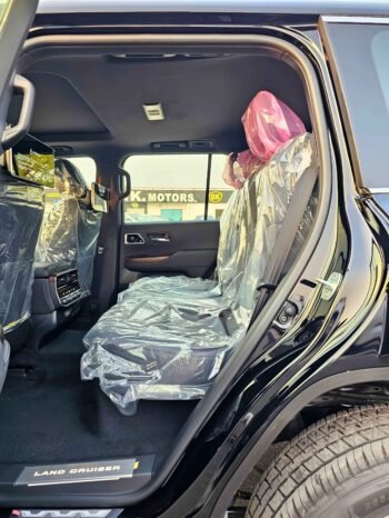 TOYOTA LANDCRUISER Image 13