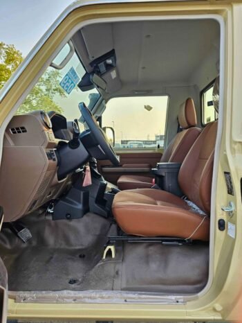 TOYOTA LAND CRUISER PICKUP Image 10