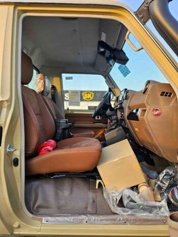 TOYOTA LAND CRUISER PICKUP Image 9