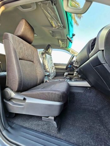 TOYOTA HILUX Image 4