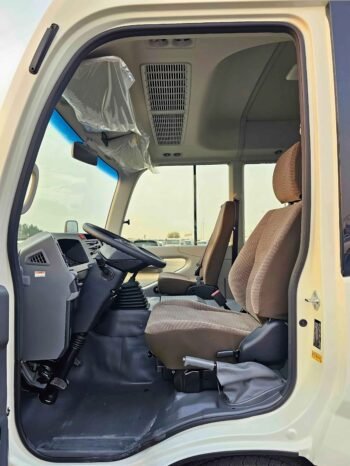 TOYOTA COASTER Image 13