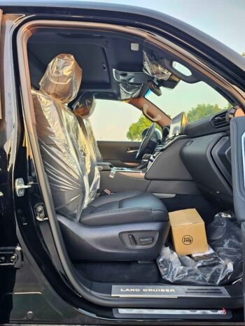 TOYOTA LANDCRUISER Image 13