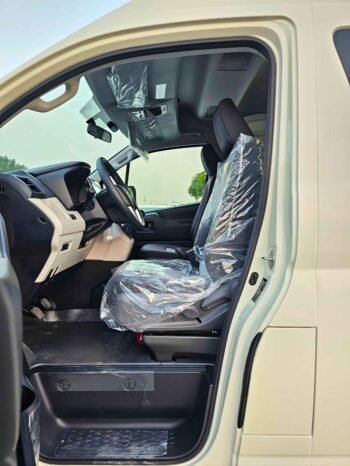 TOYOTA HIACE Image 8
