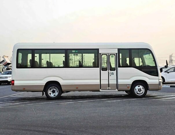 TOYOTA COASTER 23-СТР. ДВУХЦВЕТНЫЙ 2025 БЕНЗИН 2.7 Л V4 МКПП