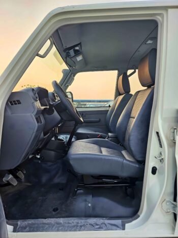 TOYOTA LAND CRUISER PICKUP Изображение 7
