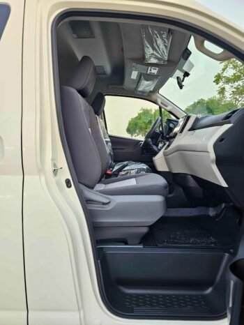 TOYOTA HIACE Image 7