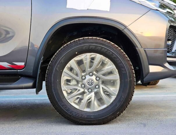 TOYOTA FORTUNER SR5 ADVENTURE 2025 БЕНЗИН V6 4.0L A/T