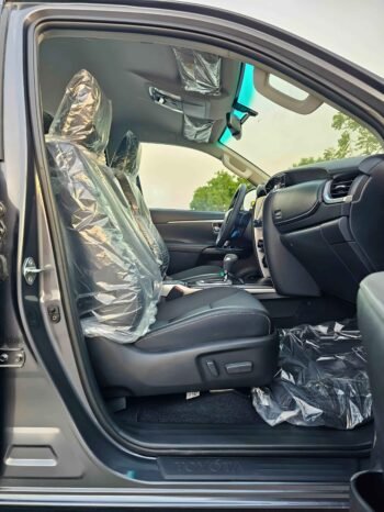 TOYOTA FORTUNER Image 6