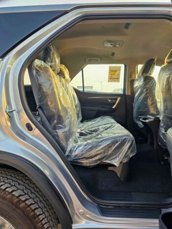 TOYOTA FORTUNER Image 4