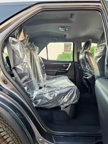 TOYOTA FORTUNER Image 4
