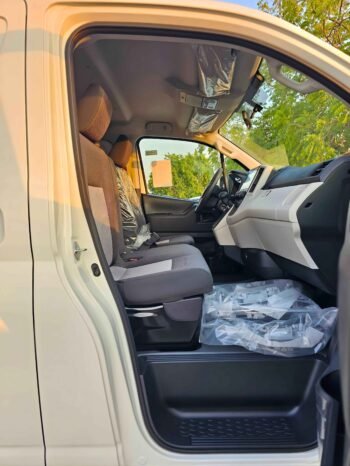 TOYOTA HIACE Image 7