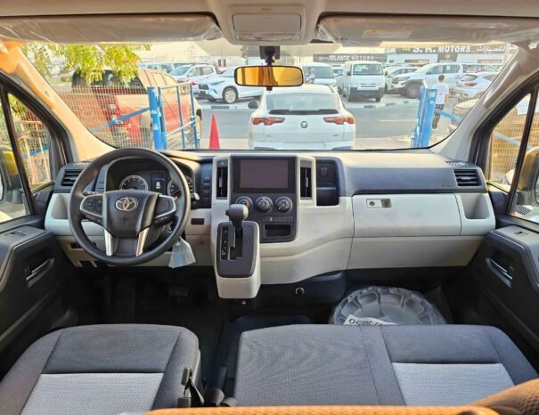 TOYOTA HIACE CARGO TOIT MOYEN 2026 ESSENCE 3,5 L V6 A/T