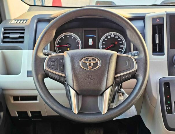 TOYOTA HIACE CARGO TOIT MOYEN 2026 ESSENCE 3,5 L V6 A/T