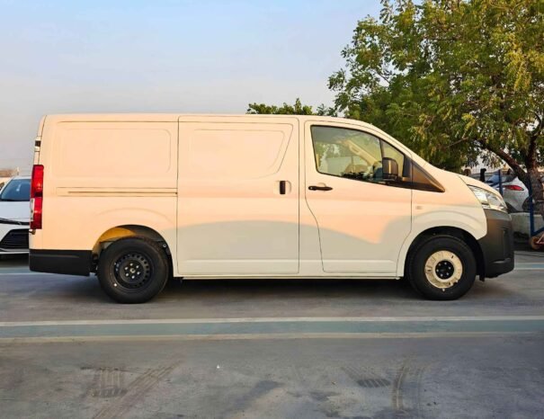 TOYOTA HIACE CARGO TOIT MOYEN 2026 ESSENCE 3,5 L V6 A/T