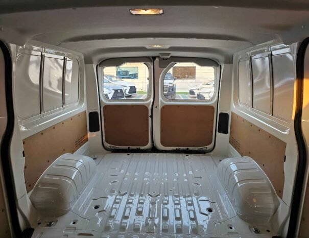 TOYOTA HIACE CARGO TOIT MOYEN 2026 ESSENCE 3,5 L V6 A/T