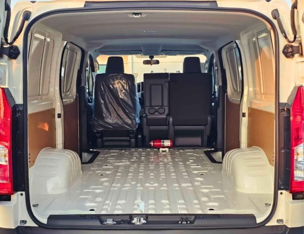 TOYOTA HIACE CARGO TOIT MOYEN 2026 ESSENCE 3,5 L V6 A/T