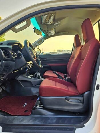 TOYOTA HILUX Image 5