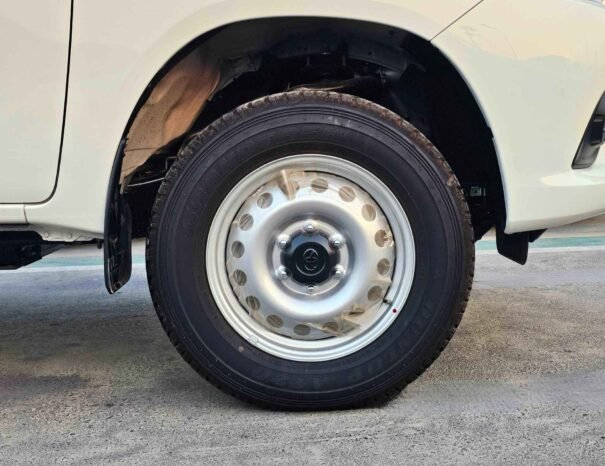 TOYOTA HILUX DLX-G1 BASIC NARROW BODY DIESEL 2025 V4 2.4L M/T