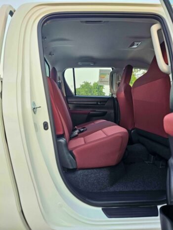 TOYOTA HILUX Image 4