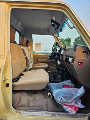 TOYOTA LAND CRUISER PICKUP Image 6