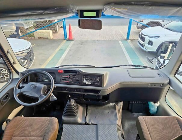 TOYOTA COASTER 23-СТР. ДВУХЦВЕТНЫЙ 2025 БЕНЗИН 2.7 Л V4 МКПП