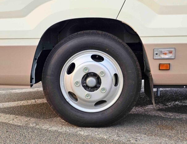 TOYOTA COASTER 23-СТР. ДВУХЦВЕТНЫЙ 2025 БЕНЗИН 2.7 Л V4 МКПП