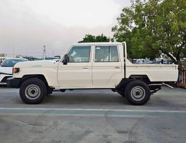 Пикап Toyota Land Cruiser LC79 D/C 2025 года выпуска, дизель 4,2 л, V6, МКПП