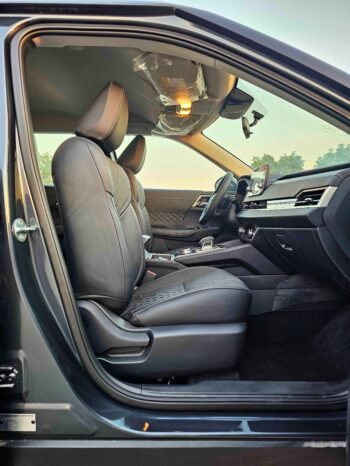 MITSUBISHI OUTLANDER Image 8