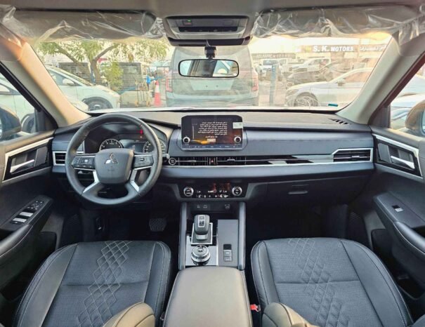 MITSUBISHI OUTLANDER LIMOUSINE LEATHER 2025 PETROL V4 2.5L A/T