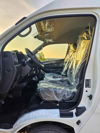 NISSAN URVAN Image 7