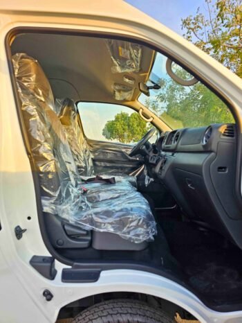 NISSAN URVAN Image 6