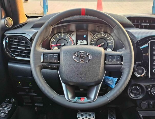 تويوتا هايلكس جي آر سبورت 2025 بنزين V6 سعة 4.0 لتر ناقل حركة أوتوماتيكي