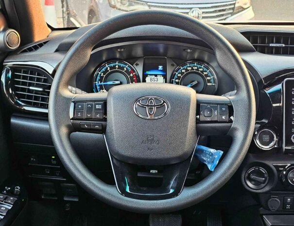TOYOTA HILUX ADVENTURE 2025 PETROL V6 4.0L A/T